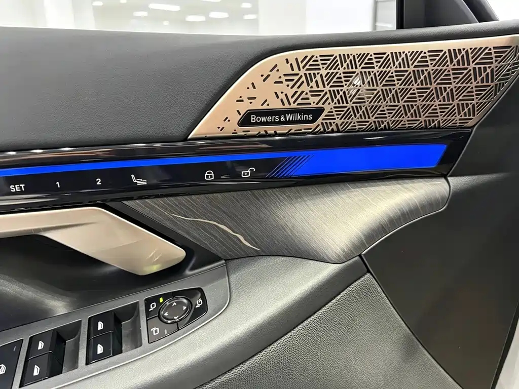 BMW 5 Series — миниатюра 8