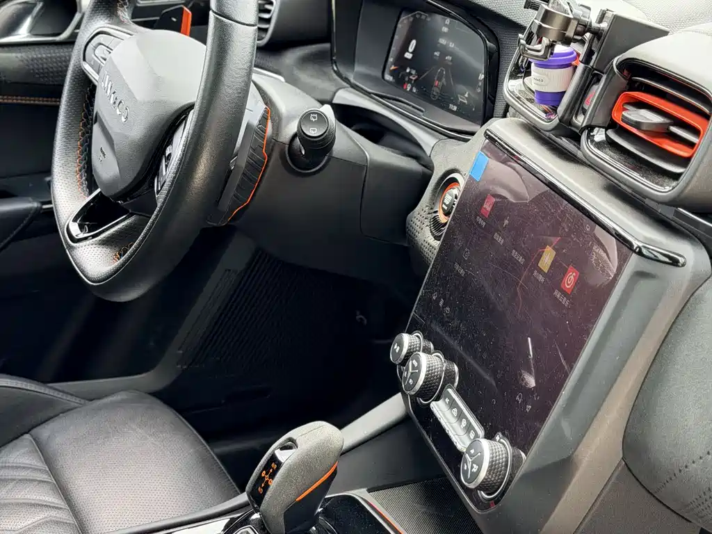 LYNK & CO. 02 HATCHBACK