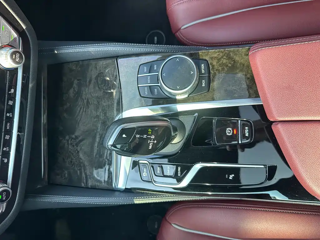 BMW 5 Series — миниатюра 11