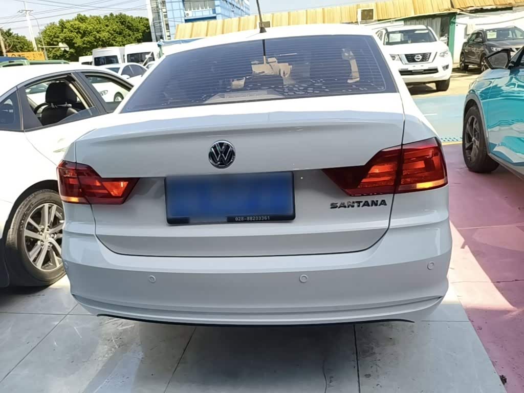 Volkswagen Santana 1.5 л 2021 г. Белый, пробег 33200 км