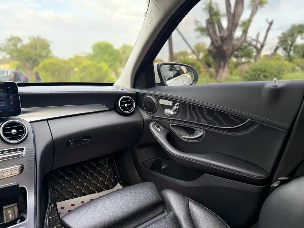 Mercedes-Benz C-Class — миниатюра 15