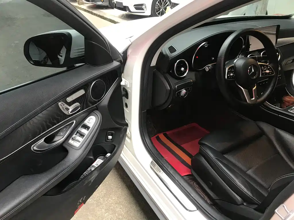 Mercedes-Benz C-Class — миниатюра 6