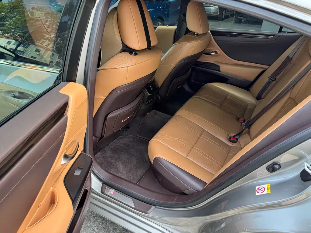 Lexus ES — миниатюра 9
