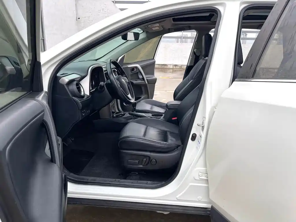 Toyota RAV4 — миниатюра 4