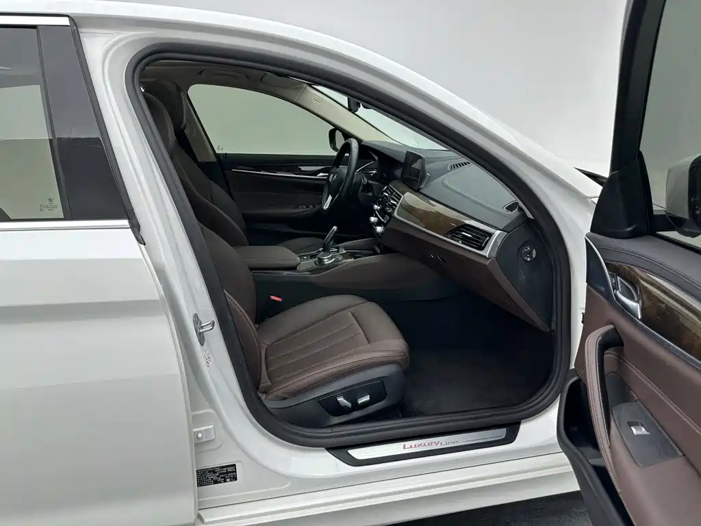 BMW 5 Series — миниатюра 14