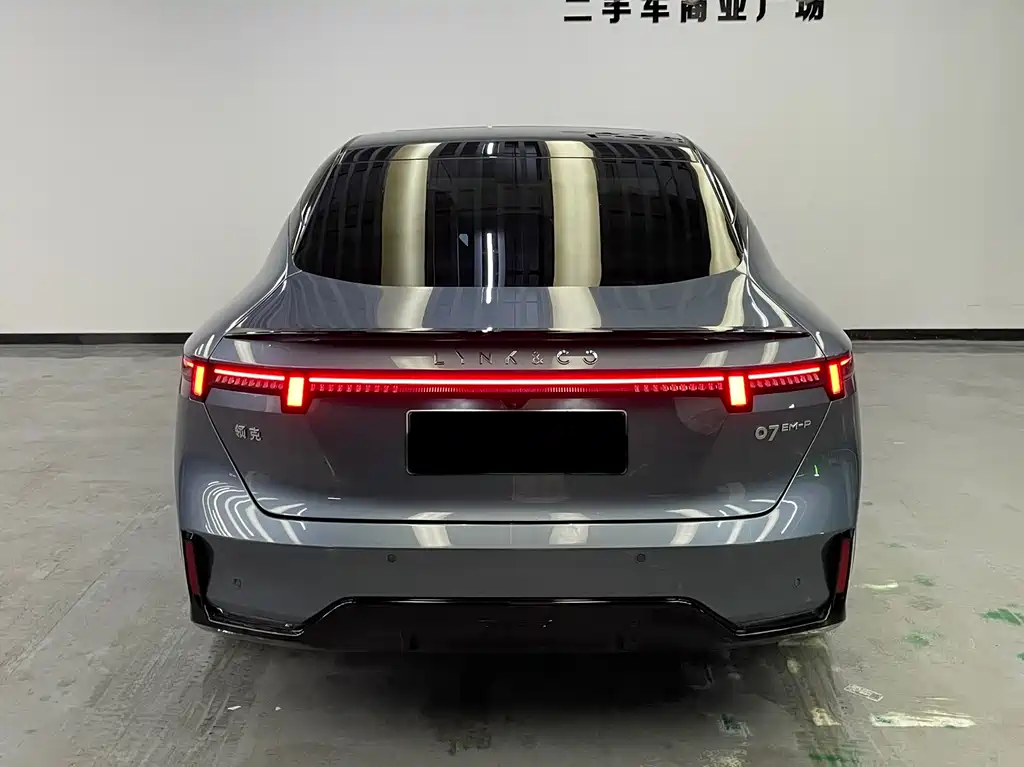 LYNK  &CO. 07 EM P