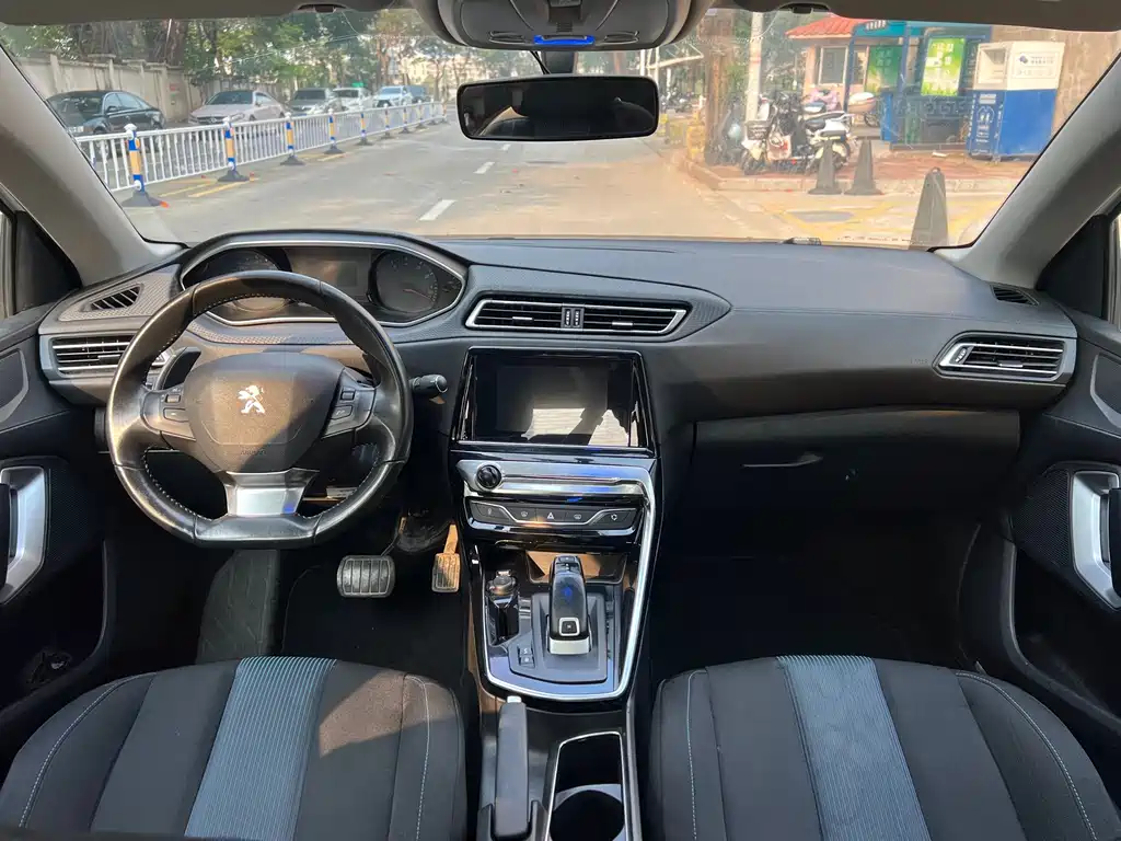 Peugeot 308 — миниатюра 9