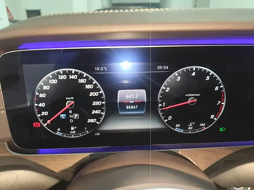 Mercedes-Benz E-Class — миниатюра 12