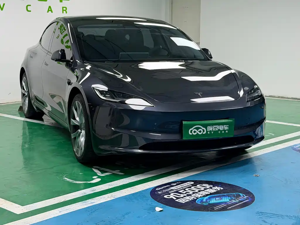 Tesla Model 3 — миниатюра 3