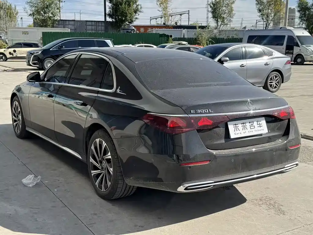 Mercedes-Benz E-Class — миниатюра 9