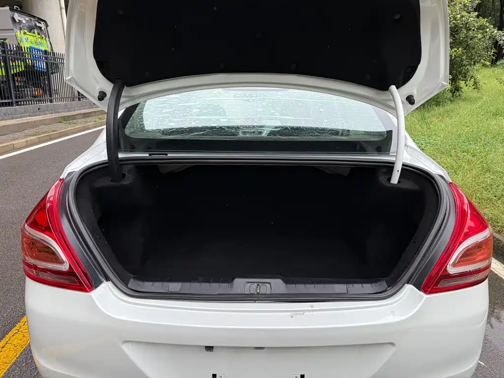Peugeot 308 — миниатюра 19
