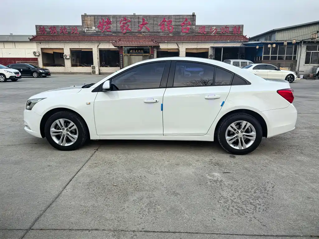 CHEVROLET CRUZE