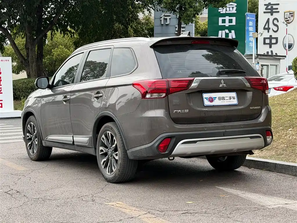 MITSUBISHI OUTLANDER