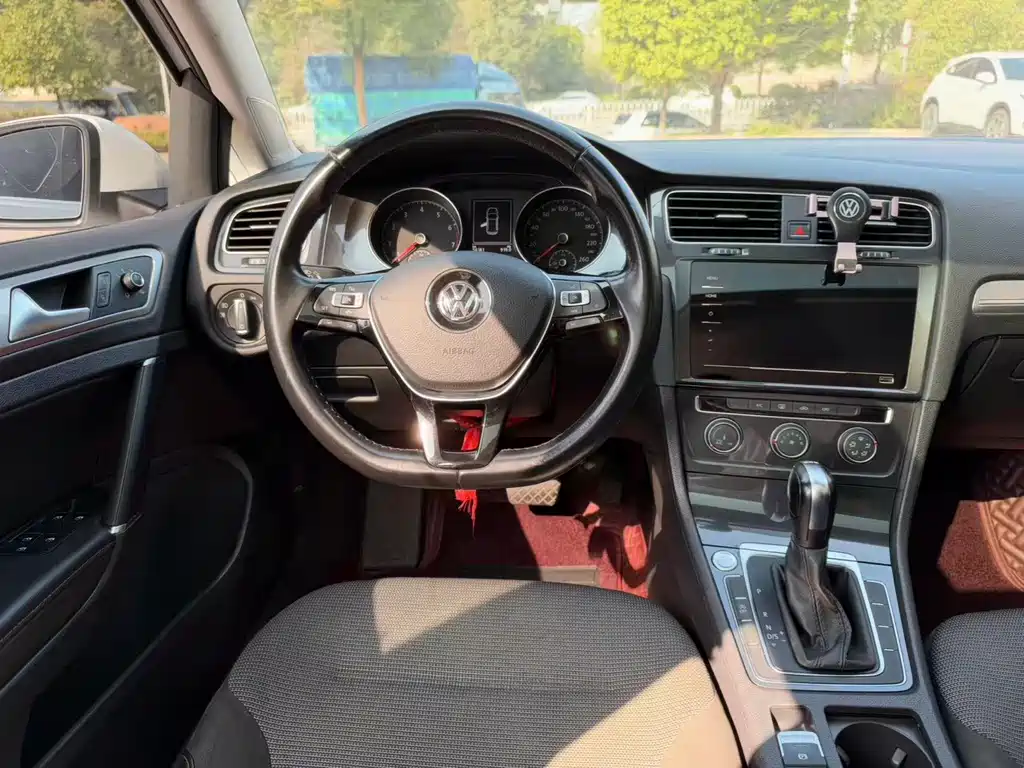 Volkswagen Golf — миниатюра 11