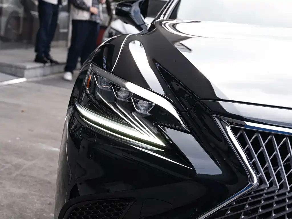Lexus LS — миниатюра 6