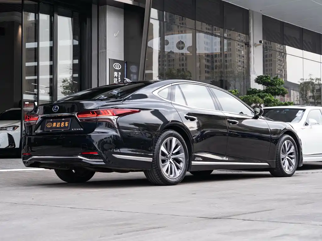 Lexus LS — миниатюра 3