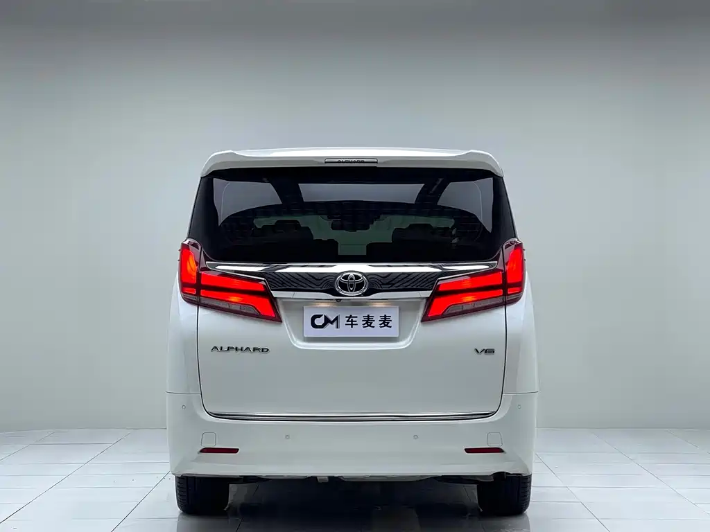 Toyota Alphard — миниатюра 3