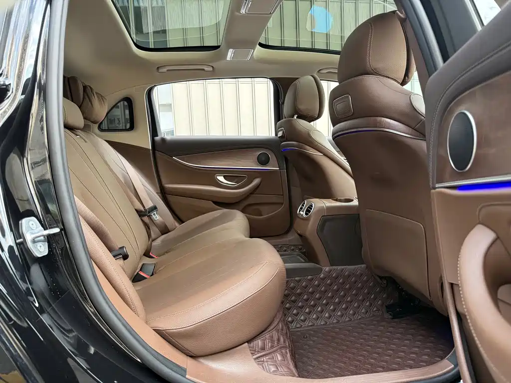 Mercedes-Benz E-Class — миниатюра 16