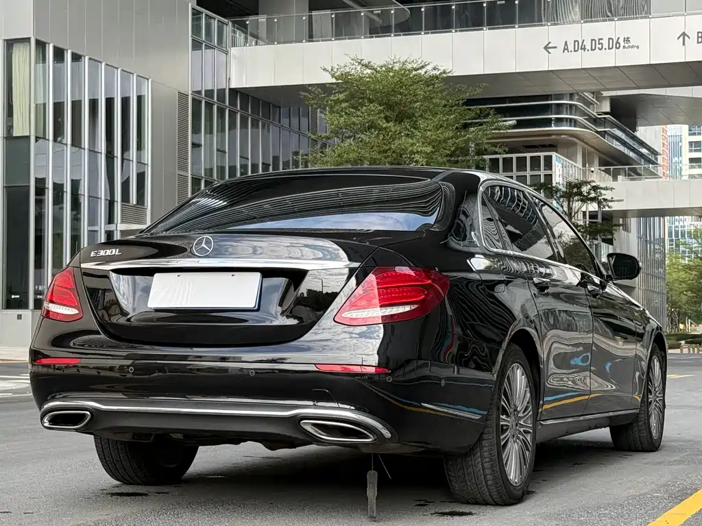 Mercedes-Benz E-Class — миниатюра 21