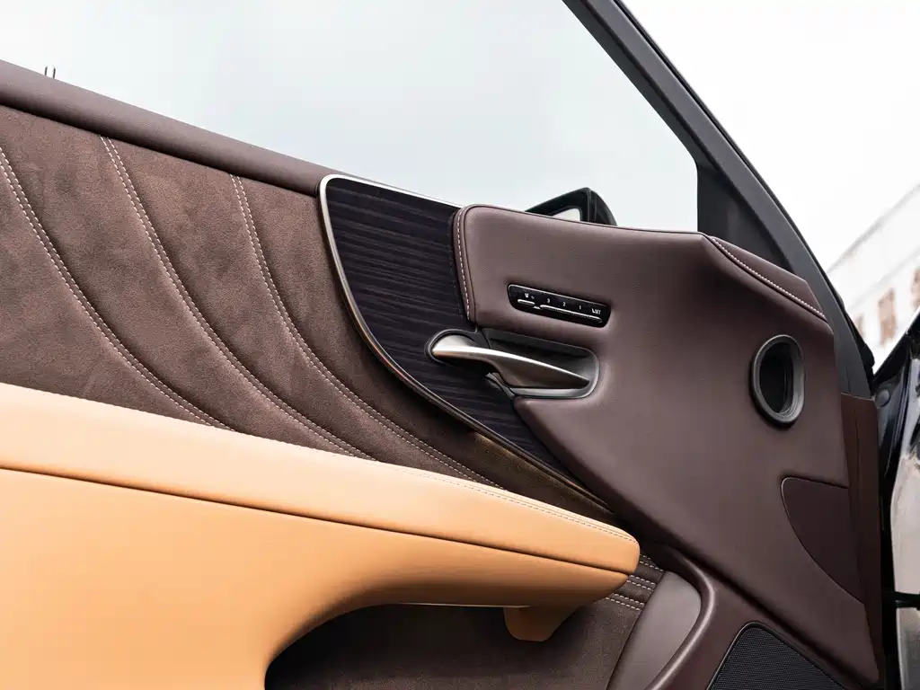 Lexus LS — миниатюра 21