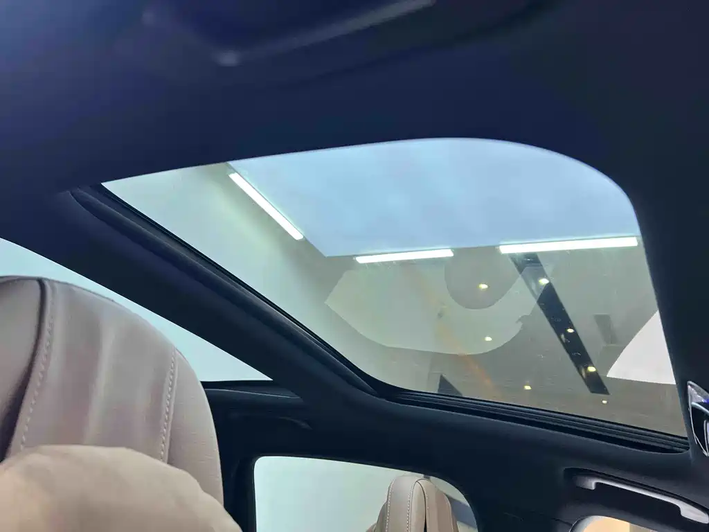Mercedes-Benz E-Class — миниатюра 10