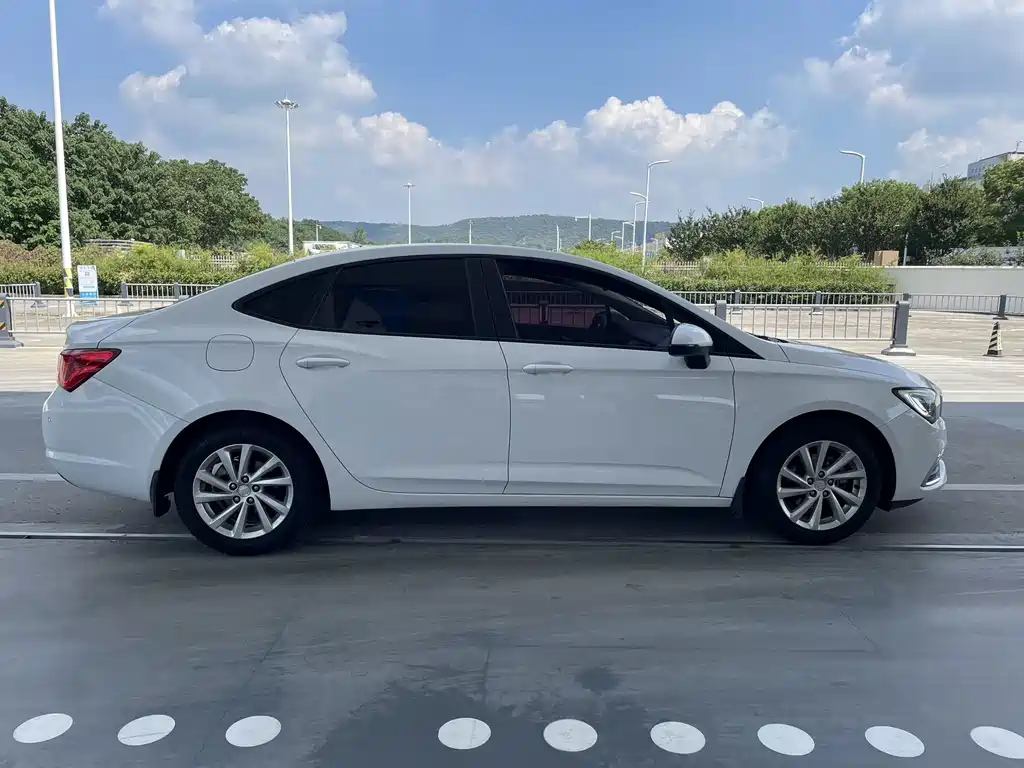 Buick Verano — миниатюра 9