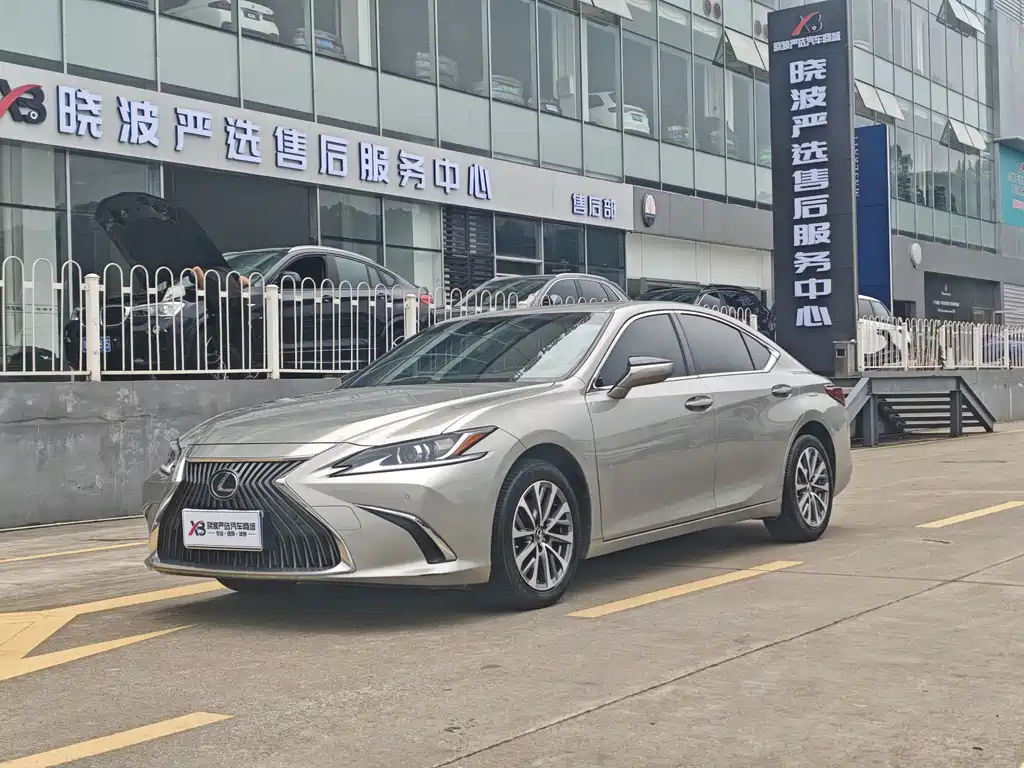 Lexus ES 2021