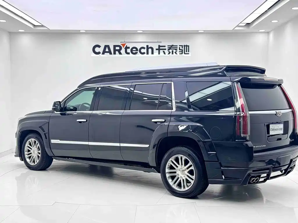 Cadillac Escalade — миниатюра 3
