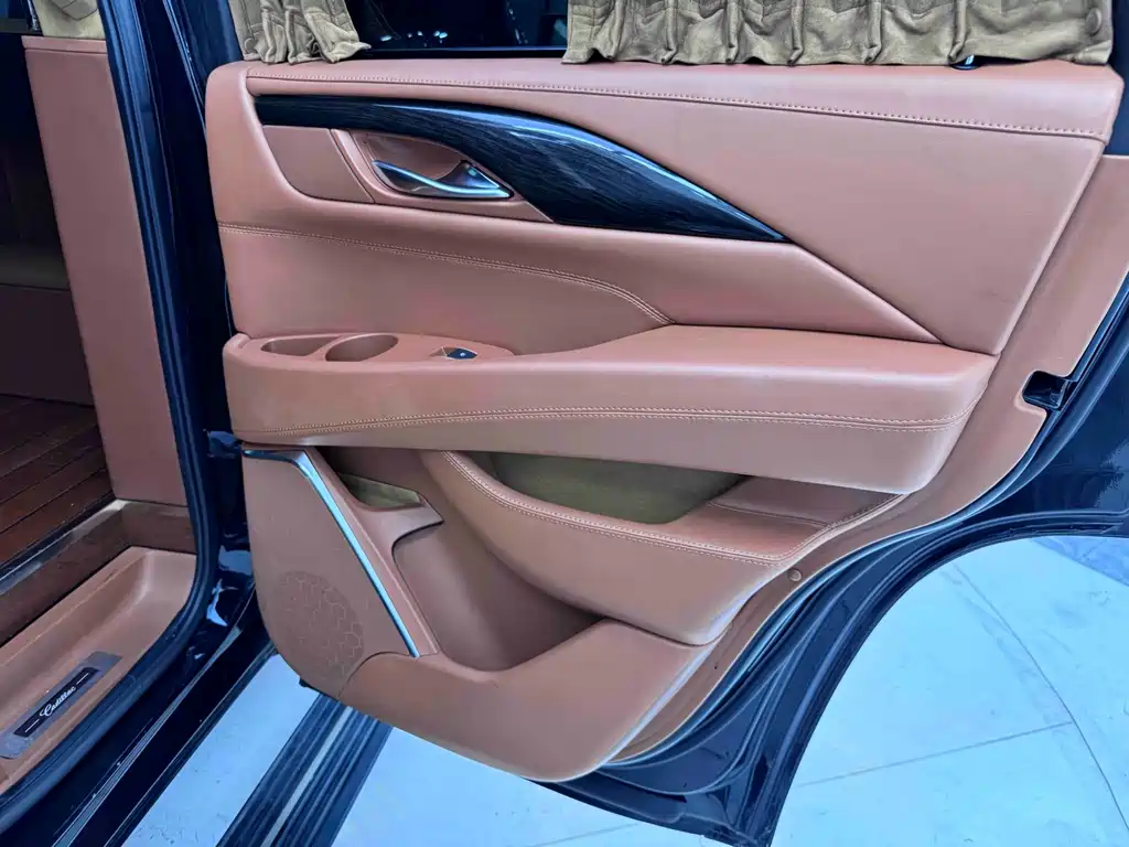 Cadillac Escalade — миниатюра 26