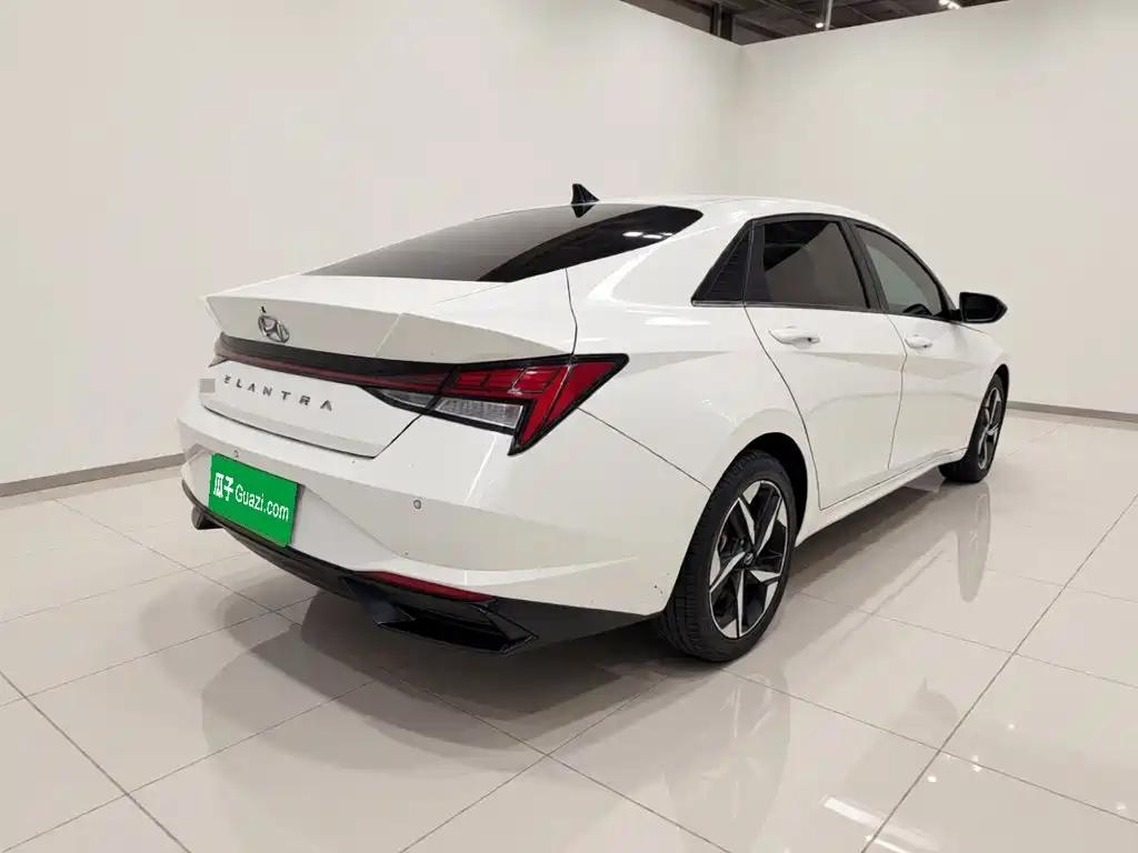 Hyundai Elantra — миниатюра 6