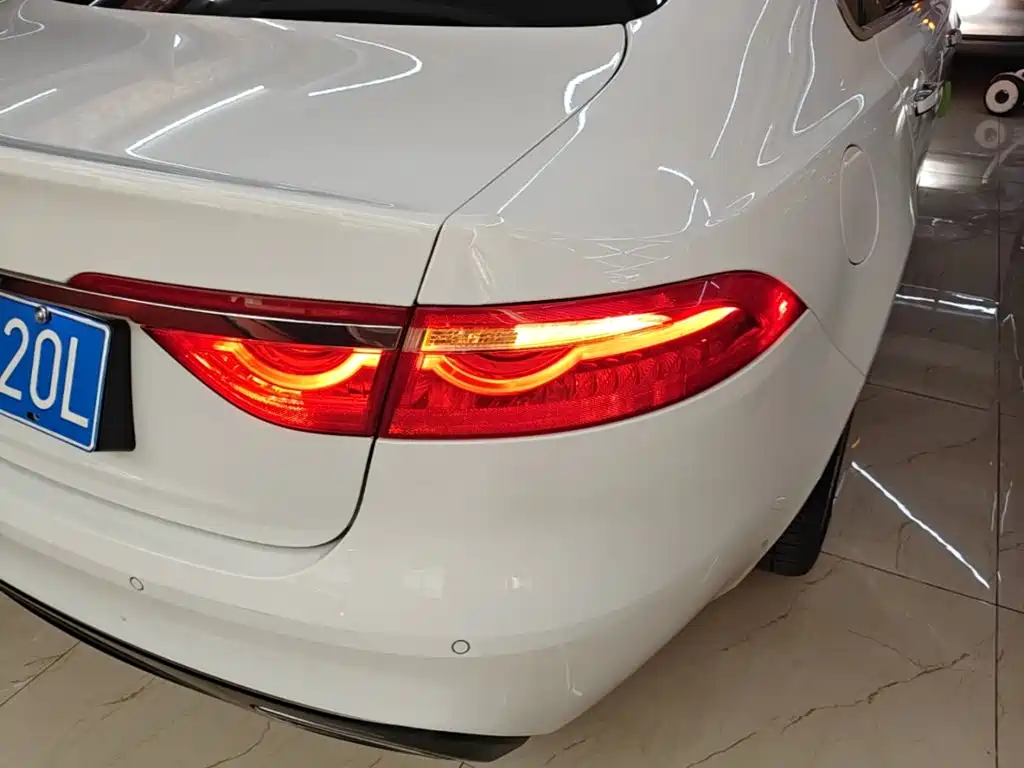 Jaguar XFL — миниатюра 8