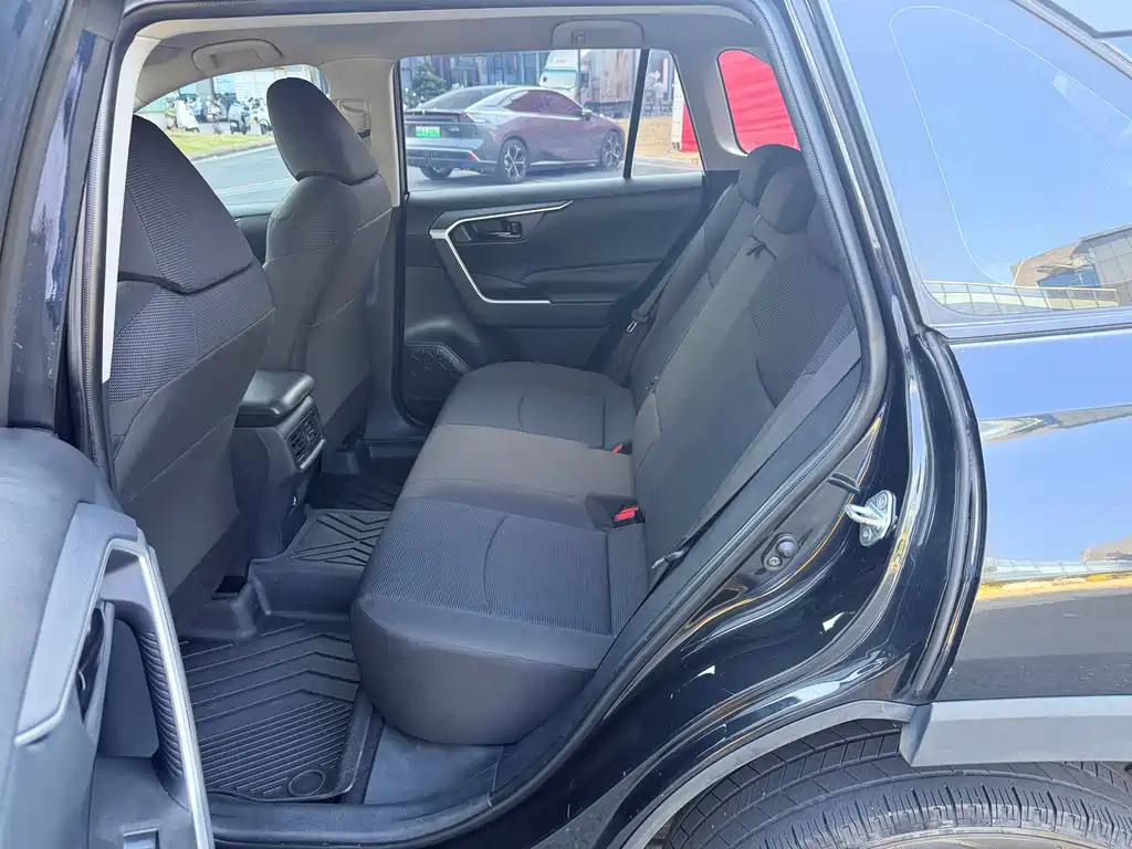 Toyota RAV4 — миниатюра 12