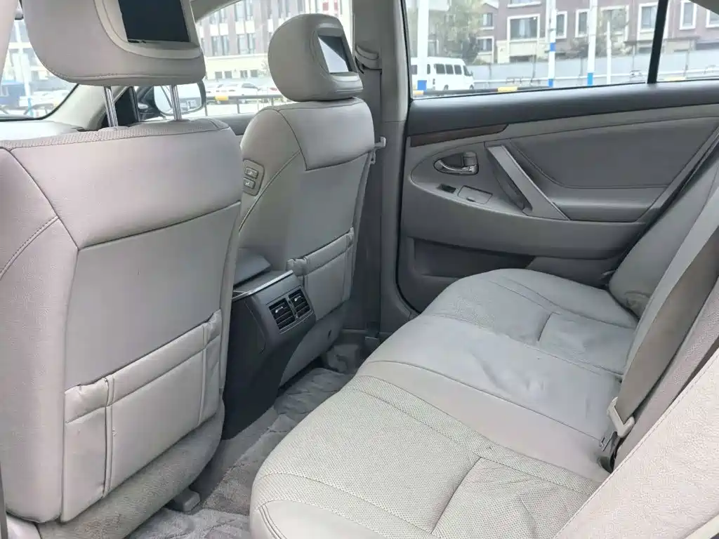 Toyota Camry — миниатюра 9