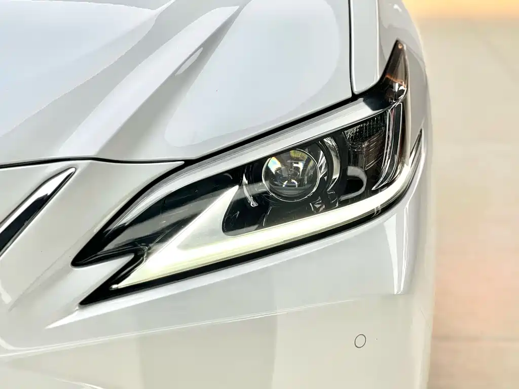 Lexus ES — миниатюра 16