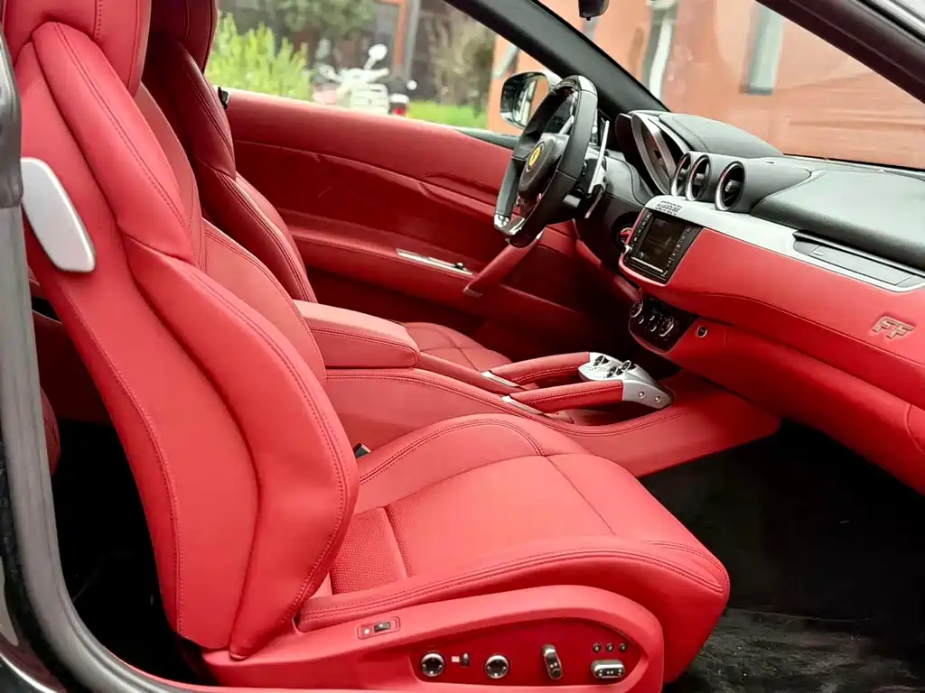 Ferrari FF — миниатюра 15