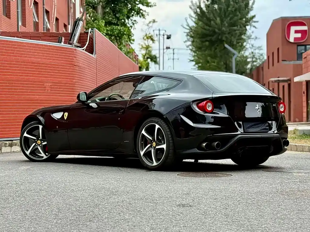 Ferrari FF — миниатюра 4