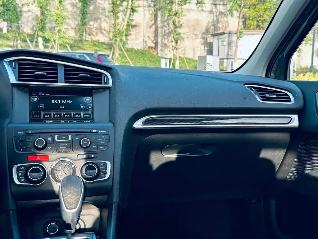 Citroen C4L 2014 1.6THP AT