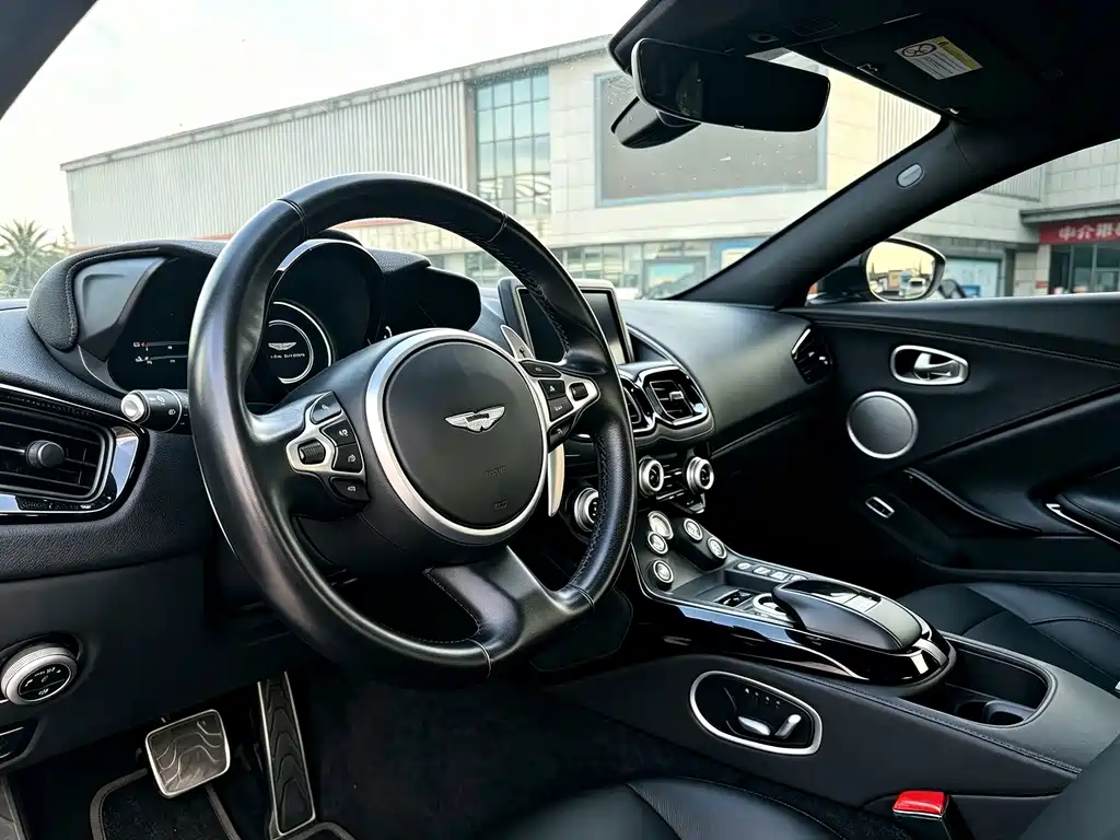 Aston Martin V8 Vantage — миниатюра 9