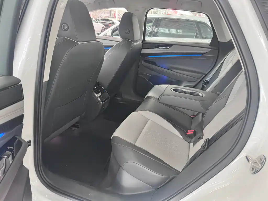 VOLKSWAGEN ID.7 VIZZION