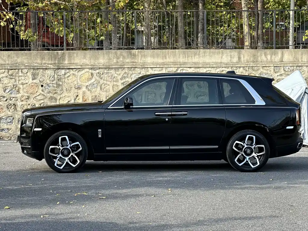 Rolls-Royce Cullinan — миниатюра 3