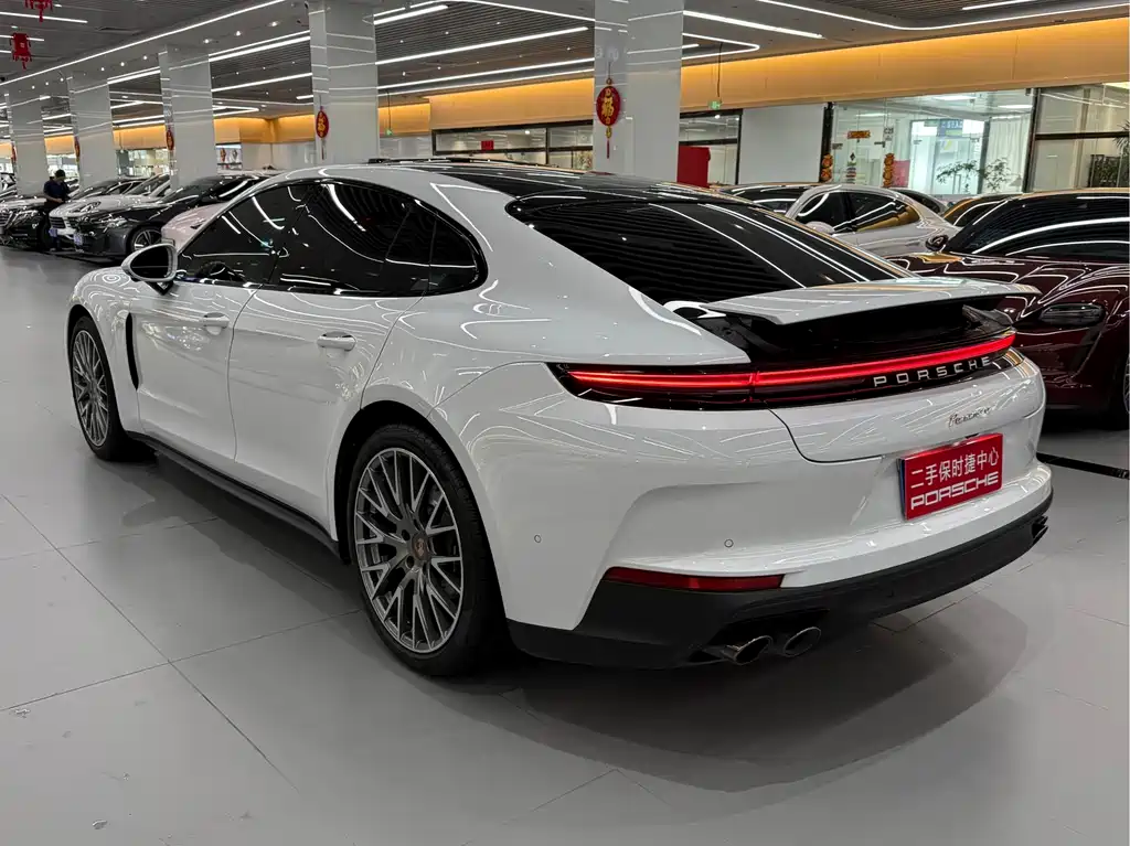 PORSCHE PANAMERA
