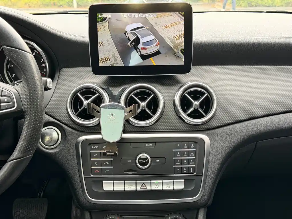 Mercedes-Benz GLA — миниатюра 12
