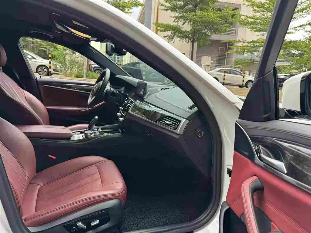 BMW 5 Series — миниатюра 8