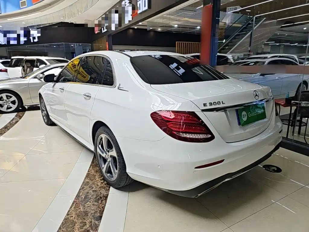 Mercedes-Benz E-Class — миниатюра 5