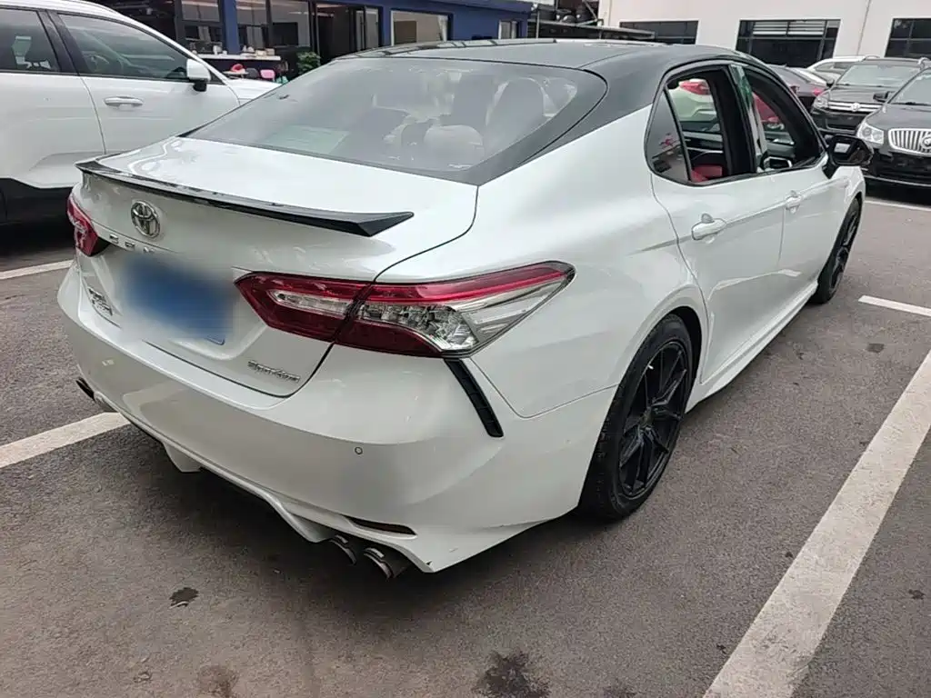 Toyota Camry — миниатюра 7