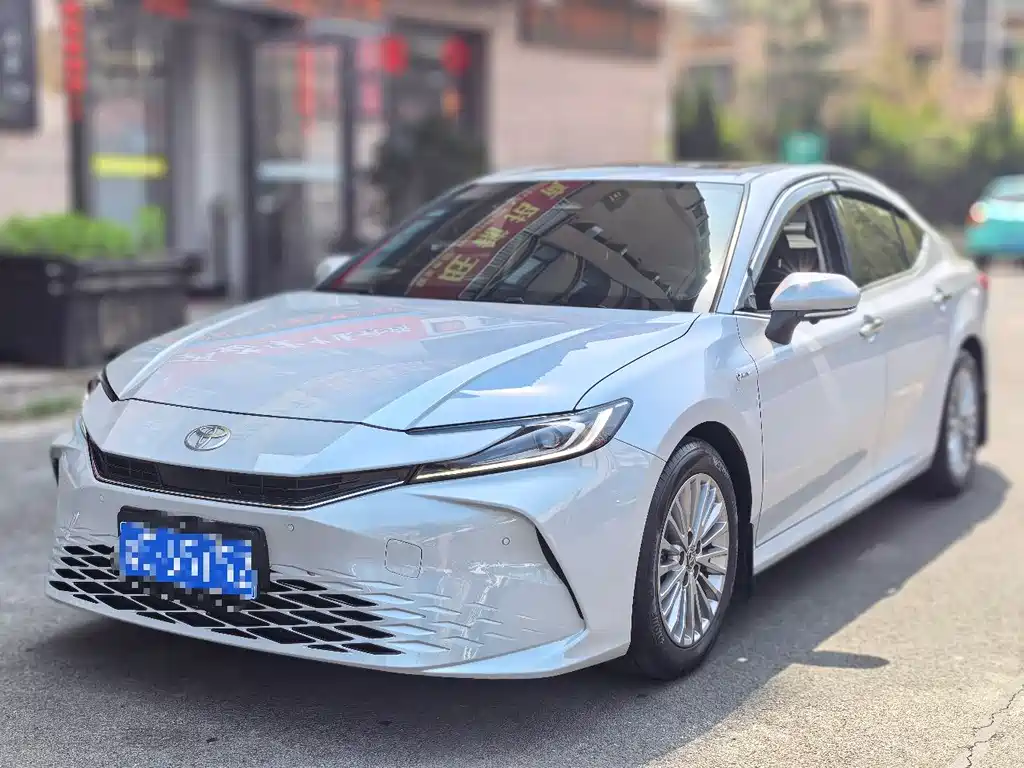 Toyota Camry 2025