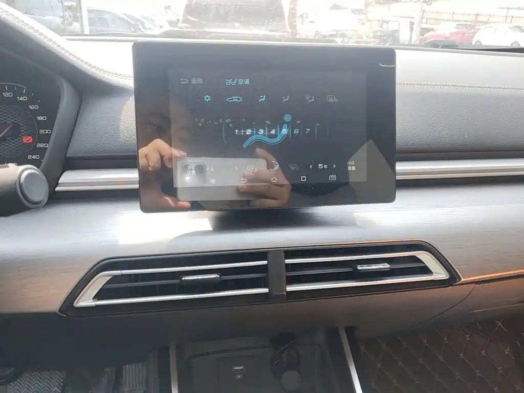 BYD Qin — миниатюра 13
