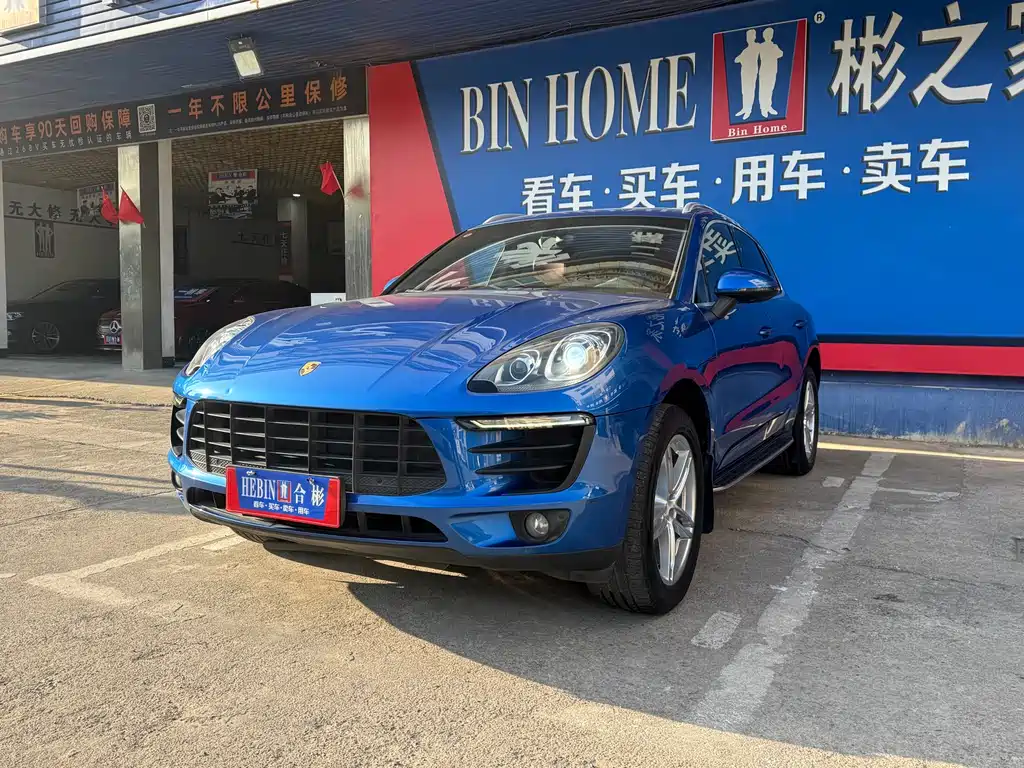 PORSCHE MACAN
