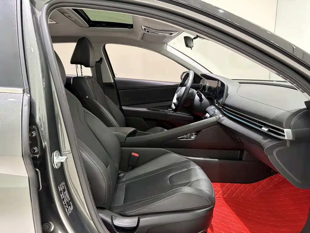 Hyundai Elantra — миниатюра 11