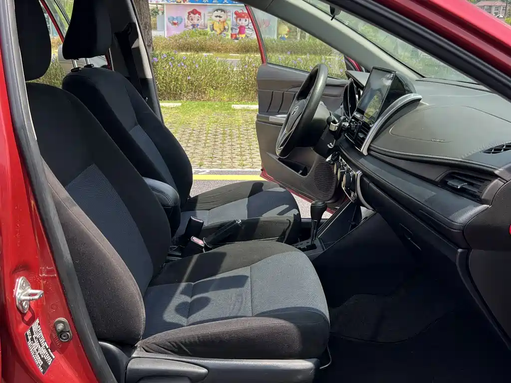 Toyota Yaris L — миниатюра 10